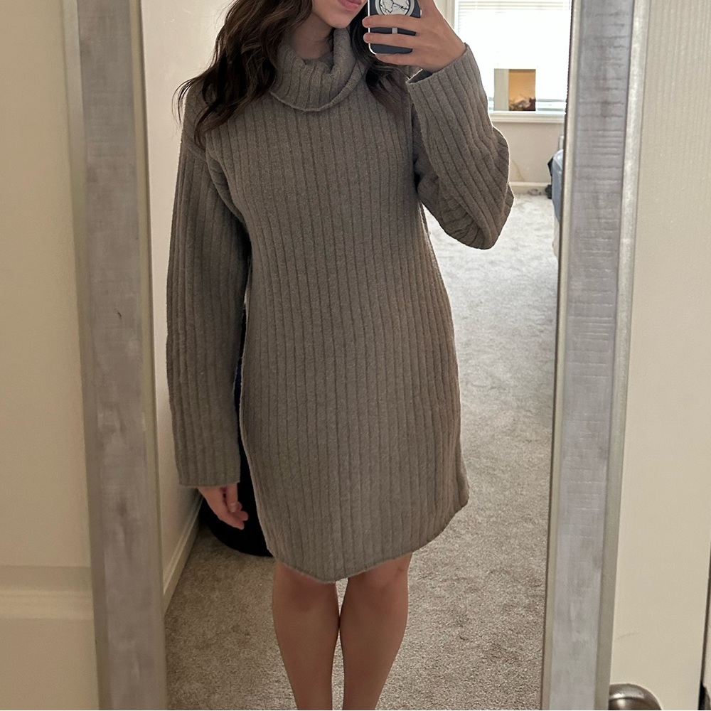 Abercrombie & Fitch gray sweater dress.